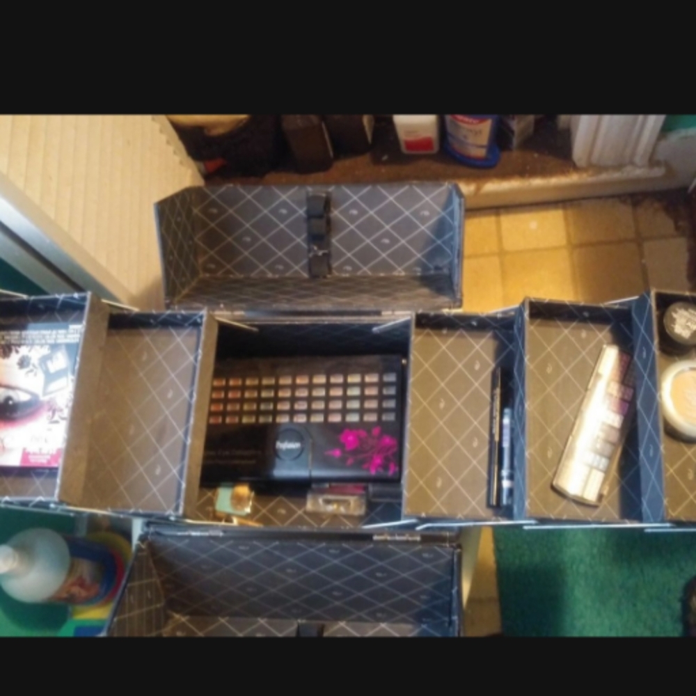 Makeup box set